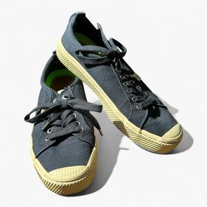 Cariuma Cariuma OCA Canvas Sneakers Size 8 - Eco-Friendly Comfort